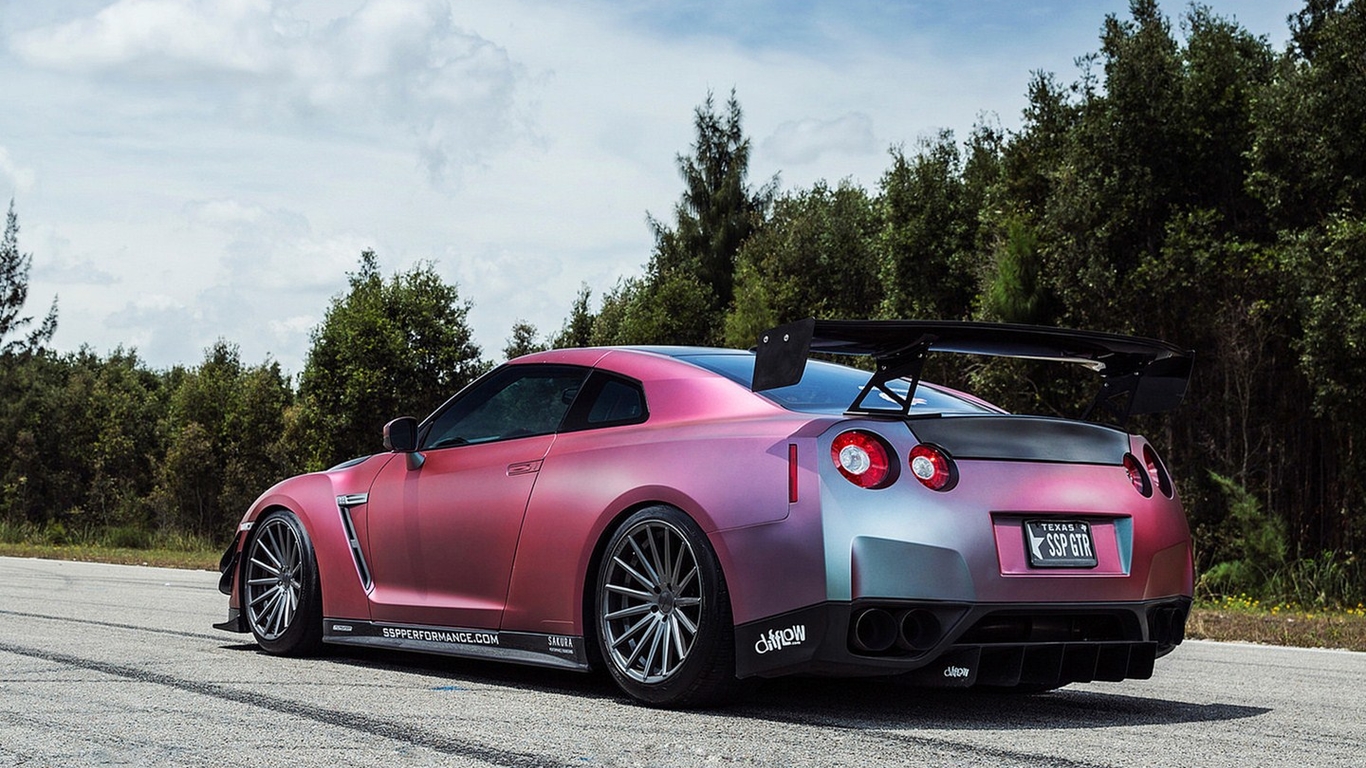 日產(chǎn)GT-R R35改裝車 高清桌面壁紙，駕馭視覺的機(jī)械藝術(shù)